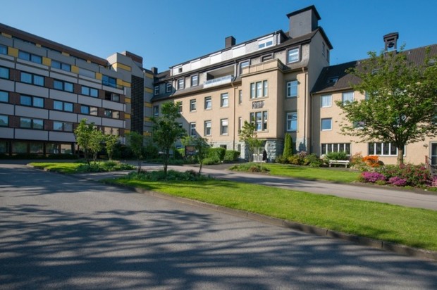 Auf dem Foto sieht man das Missionshaus in Neuenbeken.

Foto: Missionsschwestern vom Kostbaren Blut, Neuenbeken